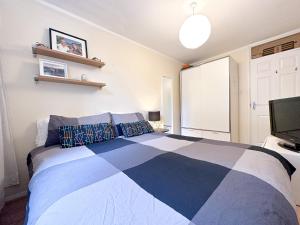 a bedroom with a bed and a television in it at Cool Place 02 Academy in London