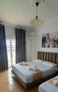 Postel nebo postele na pokoji v ubytování Hotel de Ksamil