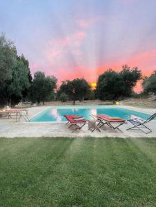The swimming pool at or close to Masseria I Raffi b&b