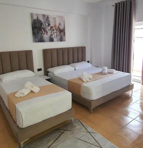 Postel nebo postele na pokoji v ubytování Hotel de Ksamil