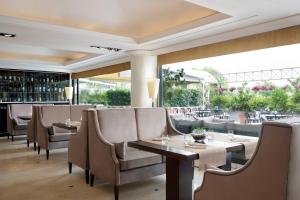 Posezení v ubytování Courtyard by Marriott Rome Central Park