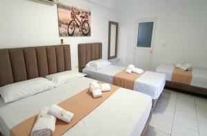 Postel nebo postele na pokoji v ubytování Hotel de Ksamil