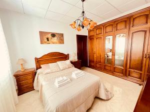 Łóżko lub łóżka w pokoju w obiekcie Villa Playa Portomayor BUEU