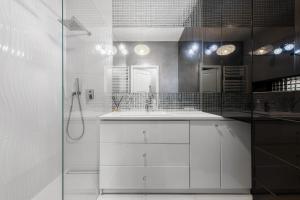 Fotografia z galérie ubytovania Kierbedzia 6 - Bezpłatny podziemny parking - free parking - Piękny ogródek z tarasem - 2km Łazienki Królewskie - WiFi - Smart TV 50 cali - Good Apartments vo Varšave