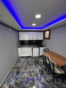 a kitchen with a table and a blue ceiling at Pequena Casa Apart in Istanbul