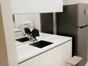 Köök või kööginurk majutusasutuses Vortex Suites Free Wi-Fi KL Tower View 中文房东
