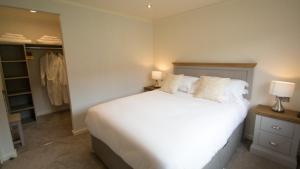 Giường trong phòng chung tại Llyn Padarn Lodge