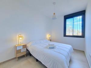 Postel nebo postele na pokoji v ubytování Luxury Apartment Mar de Cristal + 56 fotografií