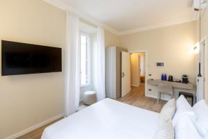 Un televizor și/sau centru de divertisment la Elegantia Luxury Rooms