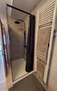 Koupelna v ubytování Chambre deluxe au 2ème étage, chambre double au 4ème étage NOT A HÔTEL