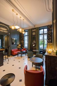 Lounge nebo bar v ubytování Hôtel Loysel le Gaucher