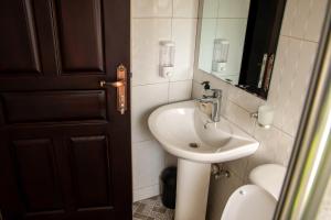 Koupelna v ubytování Gracieus Residences + 37 fotografií