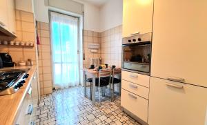 Kitchen o kitchenette sa Milano San Siro Stadio appartamento