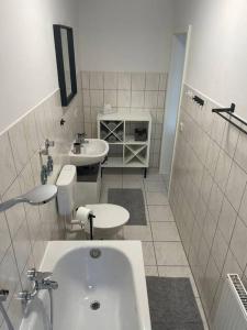 Koupelna v ubytování Modern-Stadtnah-Ruhig-Parkplatz und Geschirrspüler