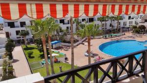 Basen w obiekcie Under The Lime, beautiful apartment Los Cristianos lub w pobliżu