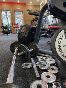 Posilňovňa alebo fitness centrum v ubytovaní Sting Hotel & Event Palace