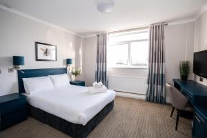 Postel nebo postele na pokoji v ubytování Birch Hotel
