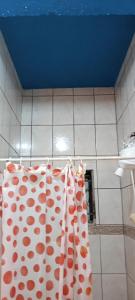 a polka dot shower curtain in a bathroom at Morada BemTeVi Guest House in São José dos Campos