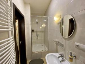 Kúpeľňa v ubytovaní Sting Hotel & Event Palace