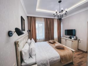 TV a/nebo společenská místnost v ubytování Aspar Boutique Hotel
