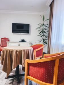 TV a/nebo společenská místnost v ubytování Aspar Boutique Hotel