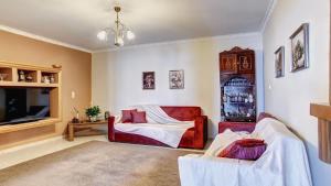 Телевизор и/или развлекательный центр в Villa Eftichia