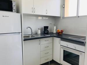 Kuchyňa alebo kuchynka v ubytovaní Estudio con amplia terraza en Puerto de la Cruz