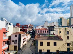 Výhľad na mesto Puerto de la Cruz alebo výhľad na mesto priamo z apartmánu