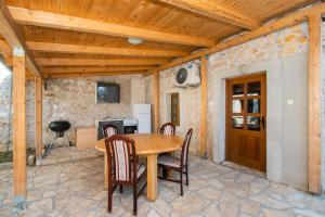Μια τηλεόραση ή/και κέντρο ψυχαγωγίας στο House Stone Curlew 1