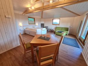 Χώρος καθιστικού στο Hotel Waldquelle - Baumhaushotel Aerzen