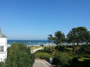 a view of the ocean from a house at Ferienwohnung Muschelsucher in Juliusruh