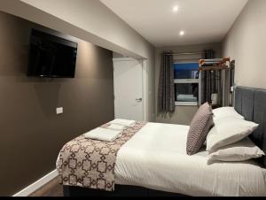 Cama ou camas em um quarto em The Vine Hotel Chapel st Leonards