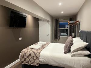 Cama ou camas em um quarto em The Vine Hotel Chapel st Leonards