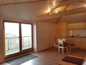 Η κουζίνα ή μικρή κουζίνα στο Hotel Waldquelle - Baumhaushotel Aerzen