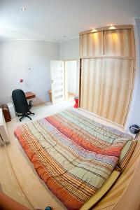 Ένα ή περισσότερα κρεβάτια σε δωμάτιο στο Classic Apartment with Private Sauna in Old Town