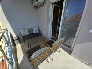 Gallery image of Elenis House in Néa Péramos