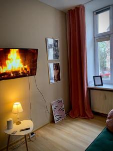 Televízia a/alebo spoločenská miestnosť v ubytovaní Apartament w centrum Rzeszowa