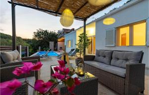 Fotografie z fotogalerie ubytování Two-Bedroom Holiday Home In Blato v destinaci Prizba