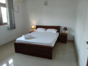 a bedroom with a large bed with white sheets at Villa 61A - Capital of Sri Lanka in Pagoda +25 photos