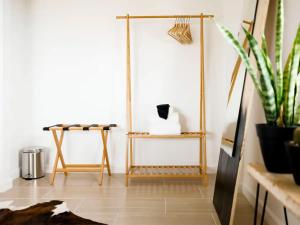 a living room with a table and a plant at The Zen - Outdoor Shower, Gas Fireplace, Walkable to Shops & Restaurants in Joshua Tree