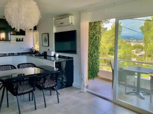 a kitchen and dining room with a table and chairs at Azul Rentals Albir flat by Lighthouse in Albir