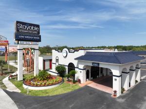 a building with a sign in front of it at Stayable Kissimmee West in Kissimmee