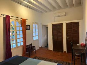 Giường trong phòng chung tại Chez Olivier - Île de Gorée