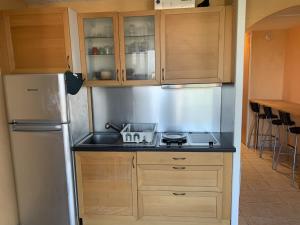 A cozinha ou kitchenette de Appartement Sète, 2 pièces, 4 personnes - FR-1-338-46