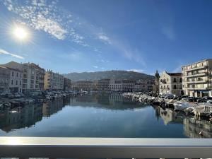 セットにあるAppartement Sète, 2 pièces, 4 personnes - FR-1-338-46の川の眺望