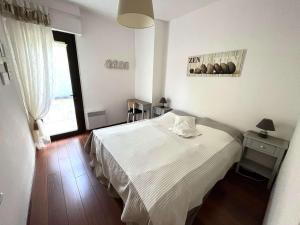 Posteľ alebo postele v izbe v ubytovaní Terrasse au calme, cœur de Bénodet, appartement à 400m de la plage avec parking privatif - FR-1-481-133