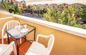 Stunning Apartment In Las Chapas With 1 Bedrooms, Wifi And Outdoor Swimming Poolにあるバルコニーまたはテラス