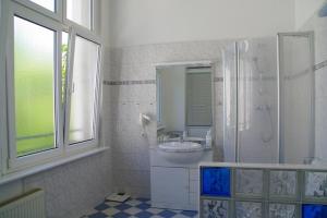 Koupelna v ubytování Hotel-Pension Rheingold am Kurfürstendamm