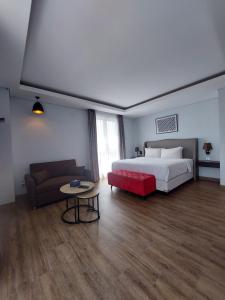 Postel nebo postele na pokoji v ubytování Arrayan Hotel Malioboro