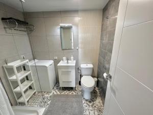 Kúpeľňa v ubytovaní Amazing Badalona Apartment With Terrace
